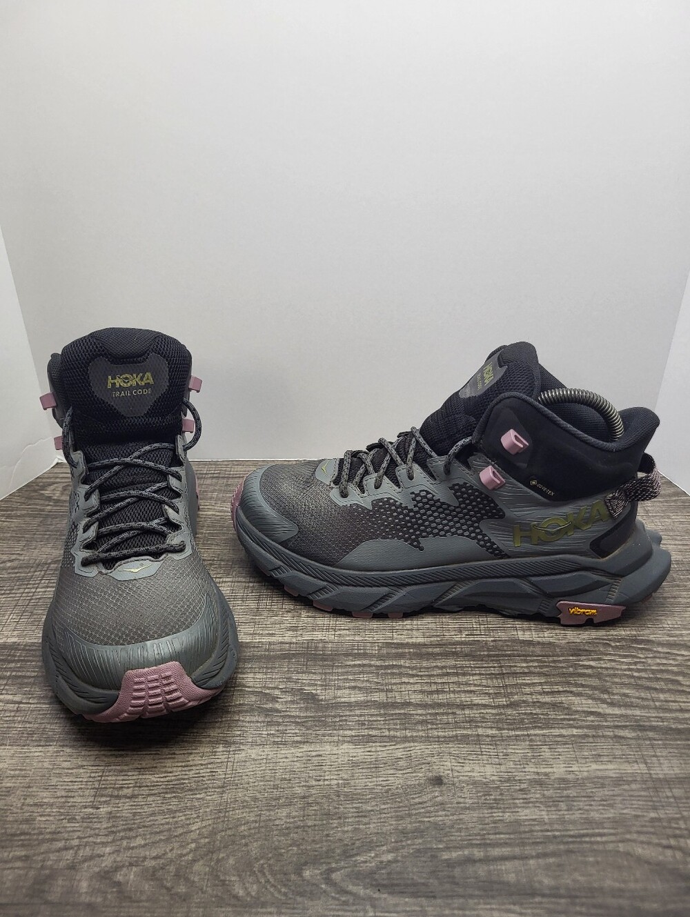 Hoka One One Trail Code GTX Sneakers Women's Sz 8 B Grey Pink Hiking Shoes Boots